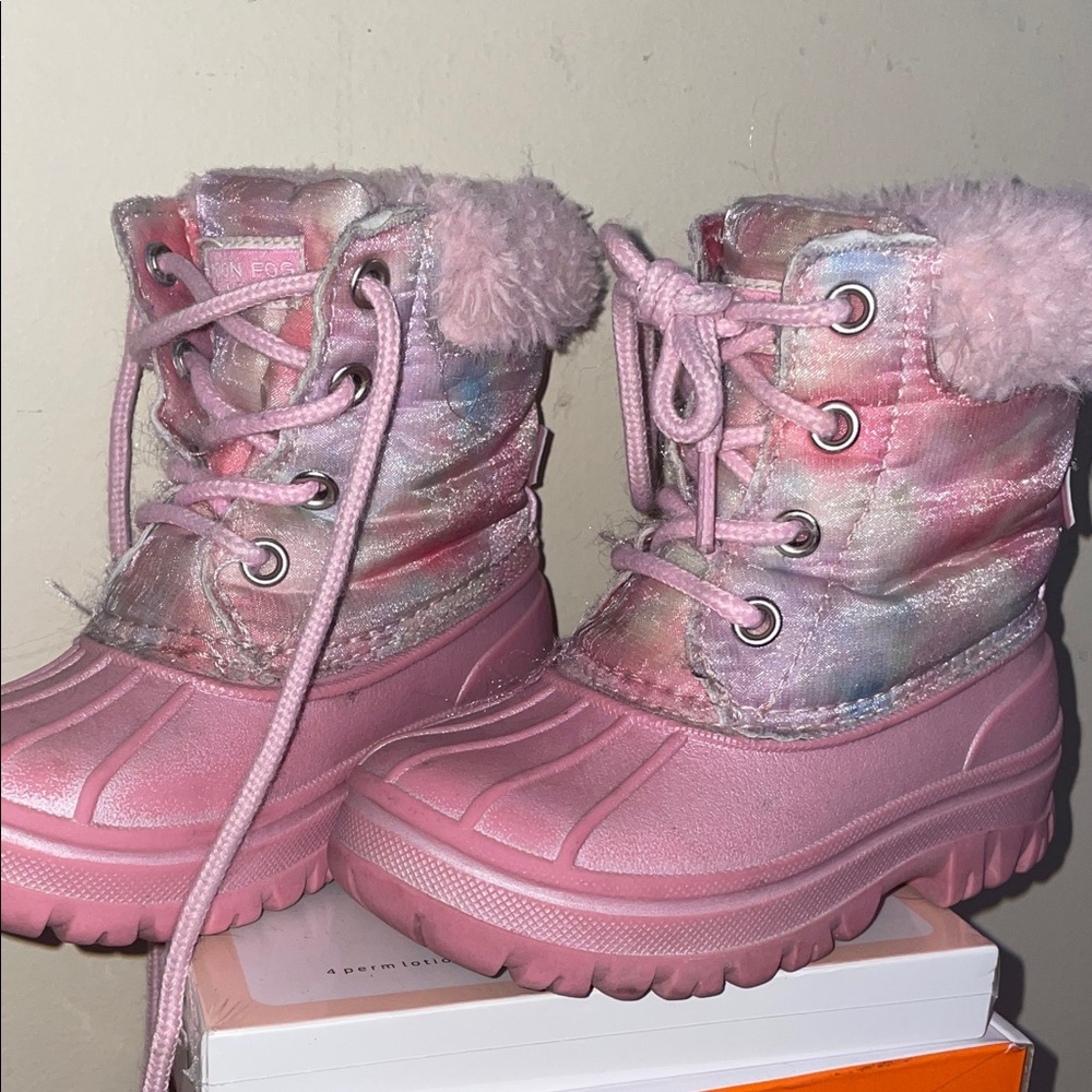 Toddler pink snow boots size 8 London Fog Pink